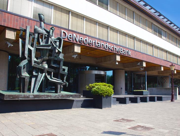 De ingang van De Nederlandsche Bank
