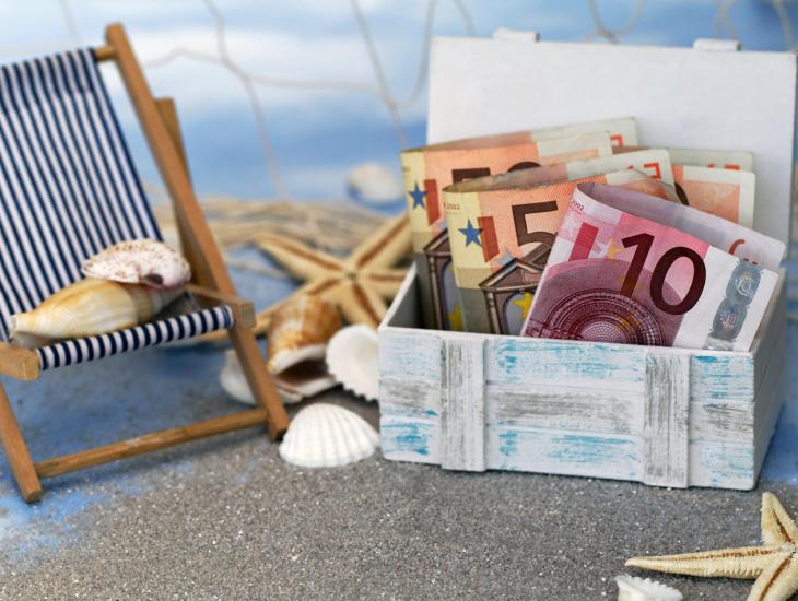 Vakantiestoel en geldkistje