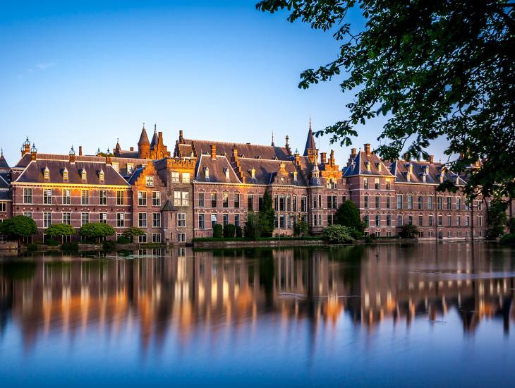 Zicht op het Binnenhof in Den Haag.