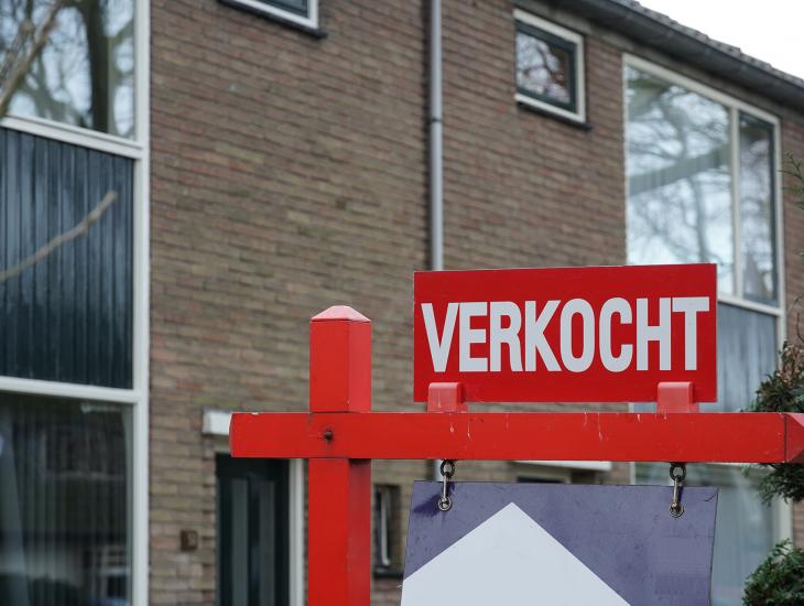 Huis met een te koop-bord