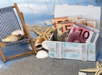 Vakantiestoel en geldkistje