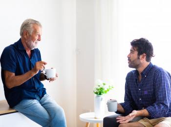 Vader en zoon in gesprek