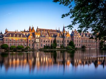 Zicht op het Binnenhof in Den Haag.